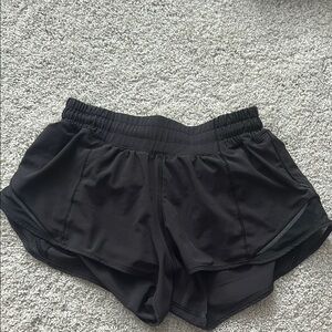 Lululemon Hotty Hot Shorts 2.5 in